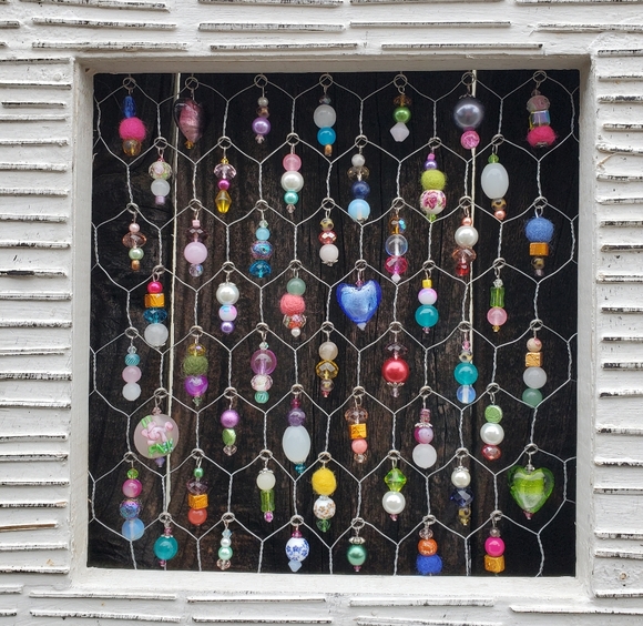 BOHO CHICKEN WIRE BEADED FRAME/WALL DECOR - Picture 6 of 8